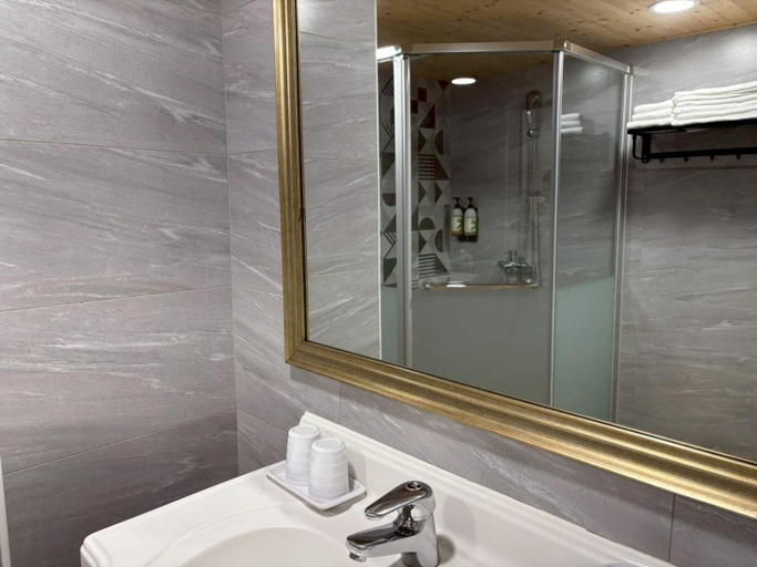 Bathroom 2, Happiness B&B, Pingtung