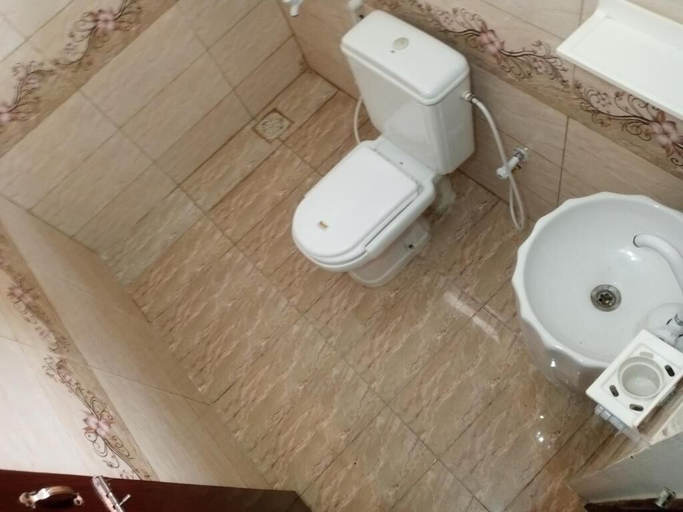 Bathroom 3, Hill View Guest House Karachi, Karachi