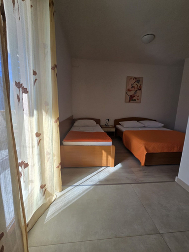 Room 2, Studio Apartment Lea, Nin