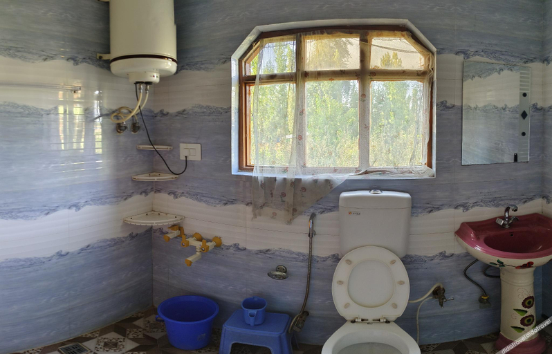 Bathroom 3, Gulmarg Gulsitara Resorts, Baramulla