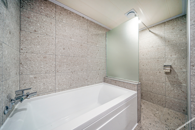 Bathroom 5, Suwon (Seryu Station) Phoenix, Suwon