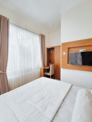 Room 3, Hallstatt Living Near UII Jakal, Sleman