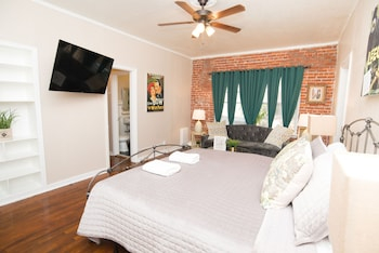 Room, The Canterbury Suites, Los Angeles