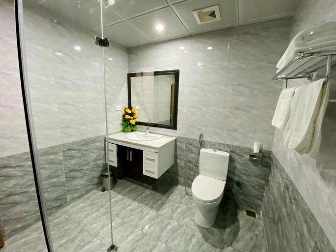 Bathroom 4, Thanh Dat Hotel Dong Van, Duy Tiên
