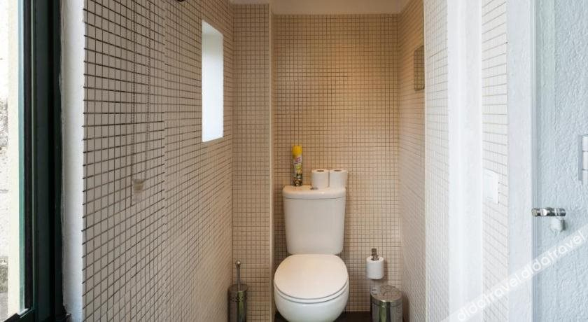 Bathroom, Invictus Hostel, Porto