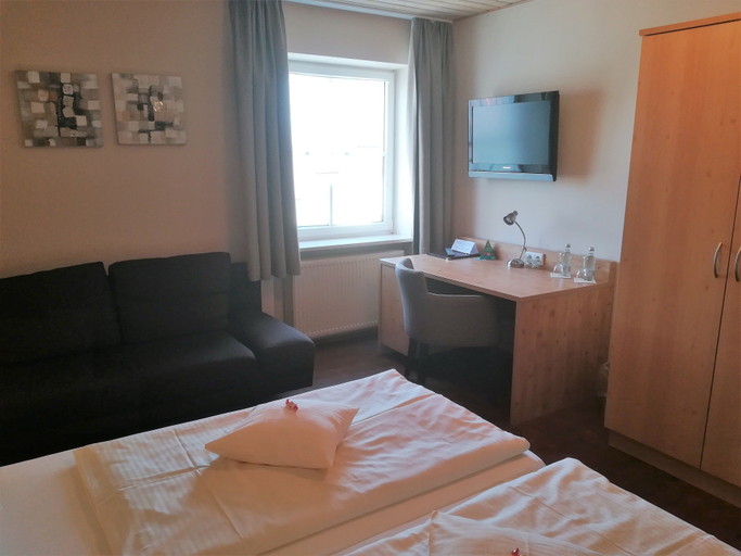 Bedroom 2, Hotel Landgasthof Euringer, Pfaffenhofen an der Ilm