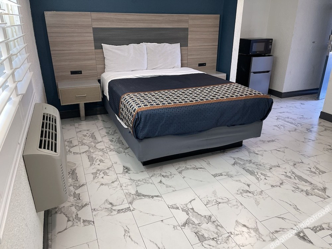 Bedroom 4, Goldstar Inn, Los Angeles