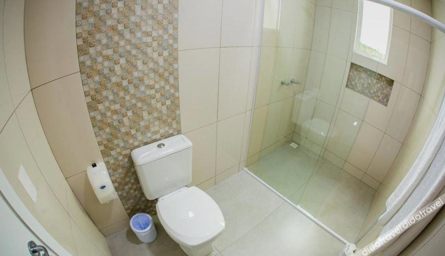 Bathroom 3, HPR Executive, Vitorino