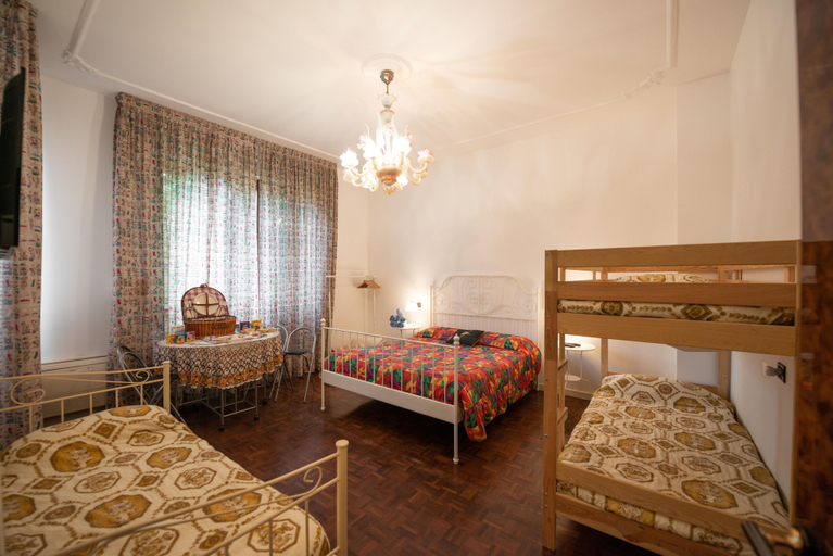 Bedroom 4, B&B Family First, Bergamo