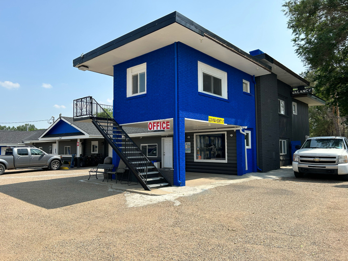 Exterior & Views 2, Riverside Motel & Suites, Division No. 1