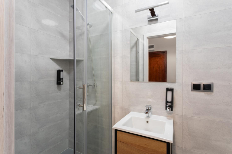 Bathroom 3, Royal Castle Apartments, Kraków City