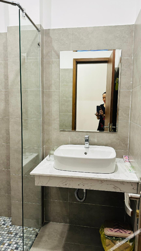 Bathroom, Yo'House Hue Homestay , Huế