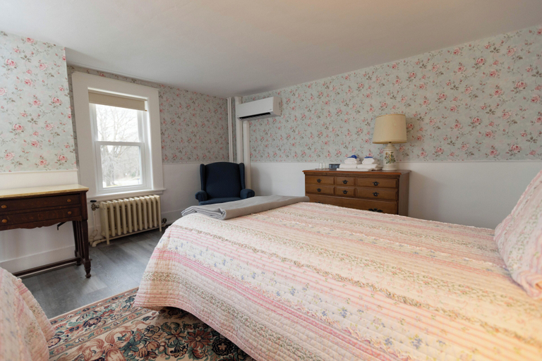 Bedroom 3, Blue Bear Inn, Hillsborough