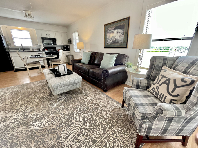 Living area 2, Cora's Cabins, Smith