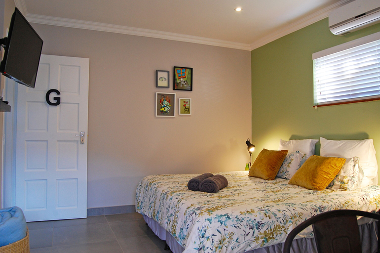 Bedroom 2, Stonehaven Guest House, Thabo Mofutsanyane