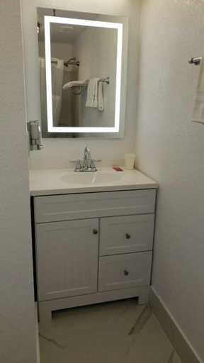 Bathroom 4, Castle Beach Club Apartments, Miami-Dade