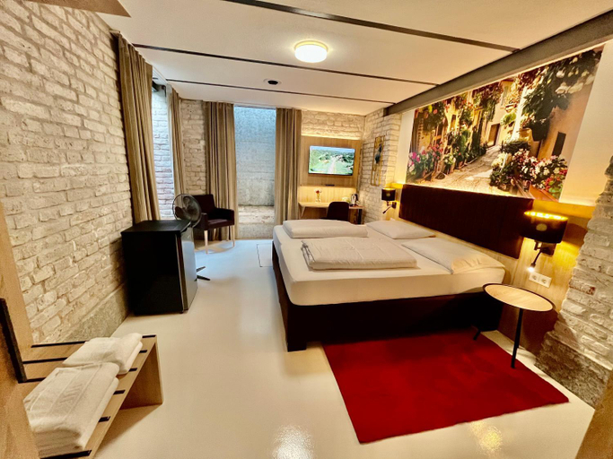 Bedroom 2, Adlzreiter City Pension, München