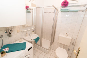 Bathroom, Apartment Wichtelgasse, Wien