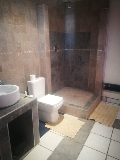 Bathroom, Naisar Sparkling White Apartment, Ekurhuleni