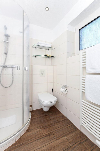 Bathroom 2, Pension Nordkap, Wittmund