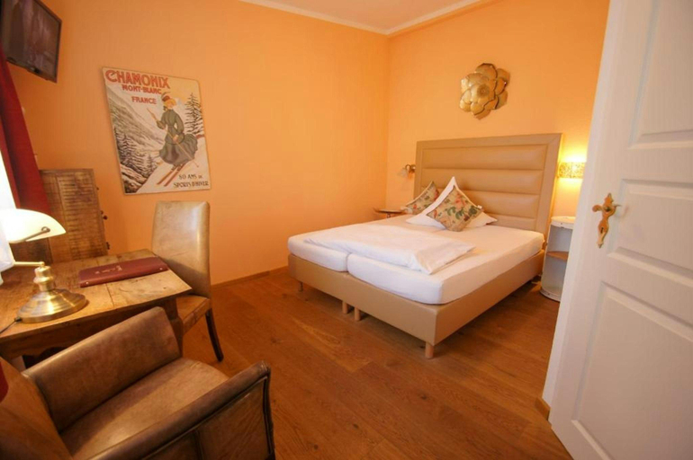 Bedroom 5, UNO Hotel Chapeau Noir - Free Parking by ANS, Saarlouis