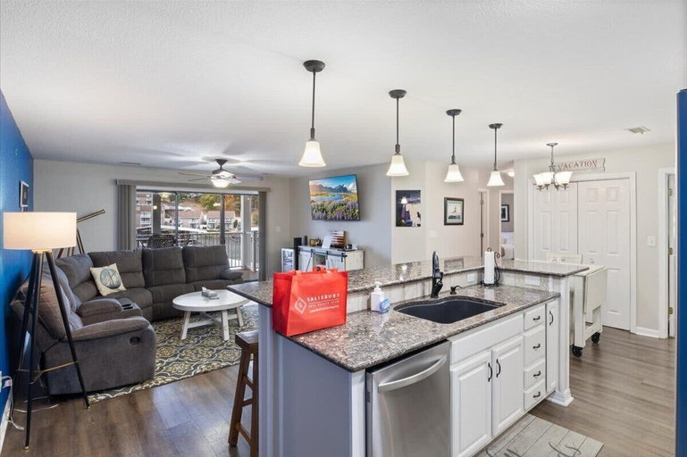 Interior 2, Ozark Get-away Lakefront Condo With Boat Slip, Camden