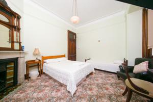 Others 5, East Sydney Hotel, Sydney