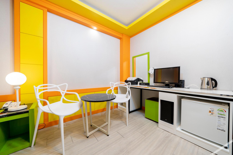 Others 5, hotel UK, Busanjin
