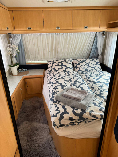 Bedroom 3, The Cozy Caravan Vestmannaeyjar, Vestmannaeyjar