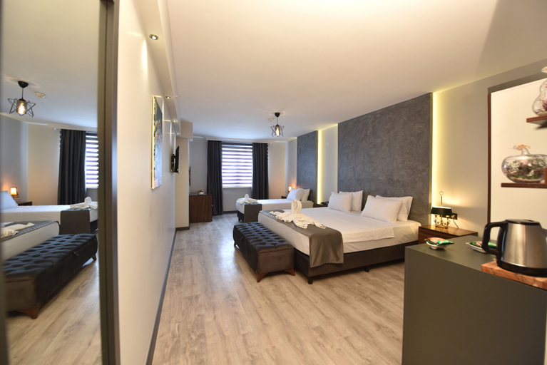 Others 2, Sunflower Otel, Merkez