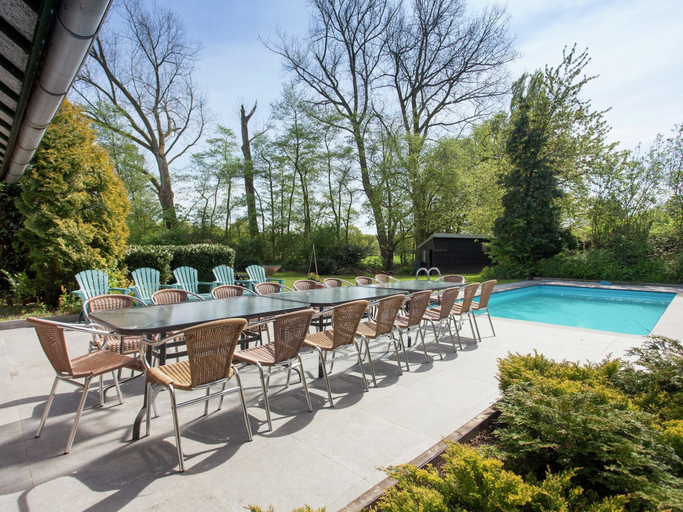 Food & Drinks 5, Farmhouse in Sint Joost With Pool & BBQ, Echt-Susteren