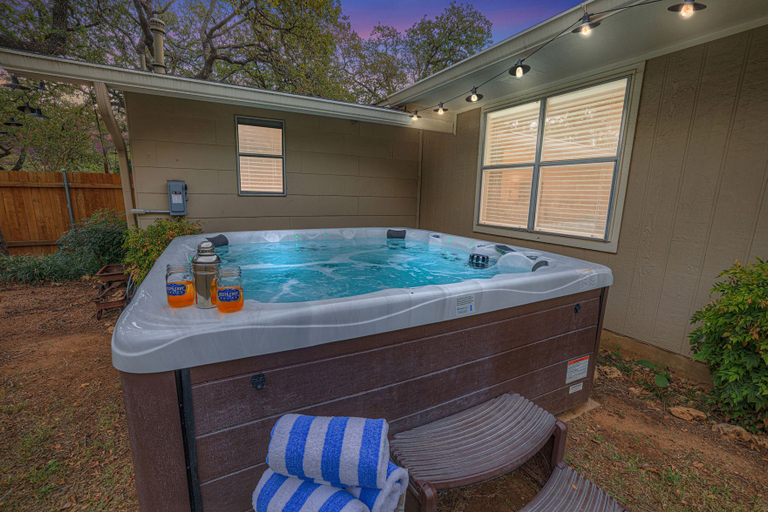 Property grounds 3, The Billie Goat Haus - Hot Tub -steps to Main St!, Gillespie