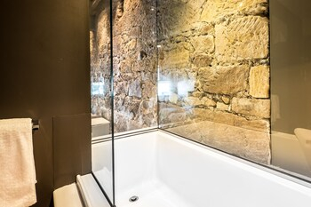 Others 5, Waterman's Hotel, Hobart