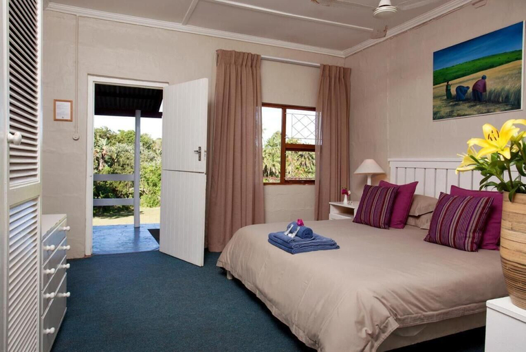 Bedroom 2, Trennerys Hotel, Amathole