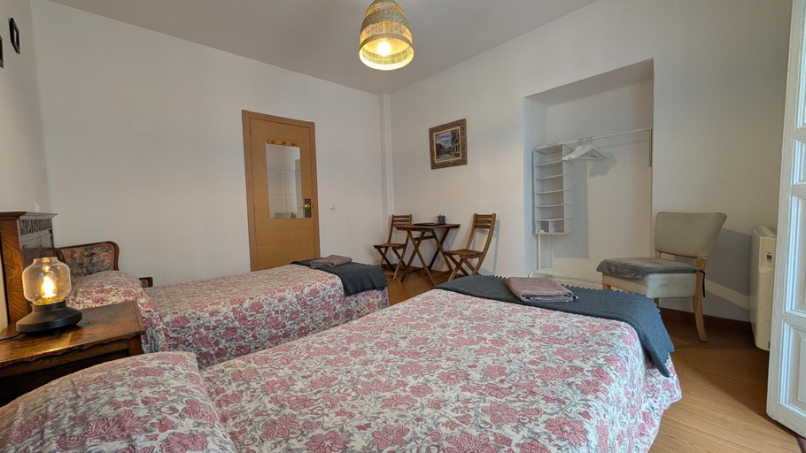 Bedroom 5, Alojamiento Oviedo 1, Asturias