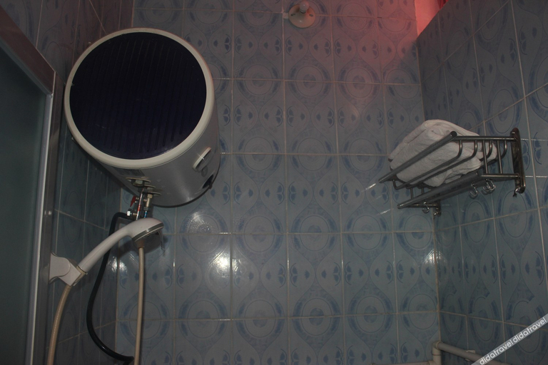 Bathroom 4, Luoman Xiaozhan Hostel, Xiamen