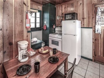 Others 5, Destiny Cabin, 2 Bedrooms, Fireplace, Midtown, Sleeps 7, Lincoln