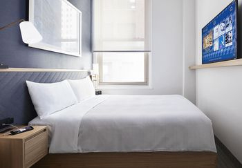 Bedroom 3, Radisson Hotel New York Wall Street, New York