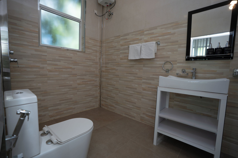 Bathroom 3, Hotel Ranthil - Galle, Akmeemana