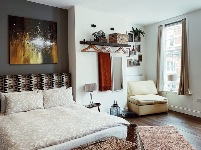 Bedroom 4, House of Theatres, London
