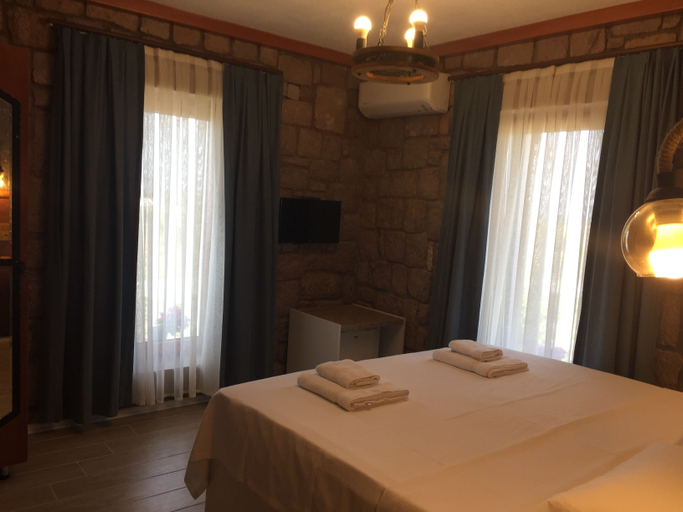 Others 5, Elyada Konuk Evi (+8 Yaş ), Bozcaada