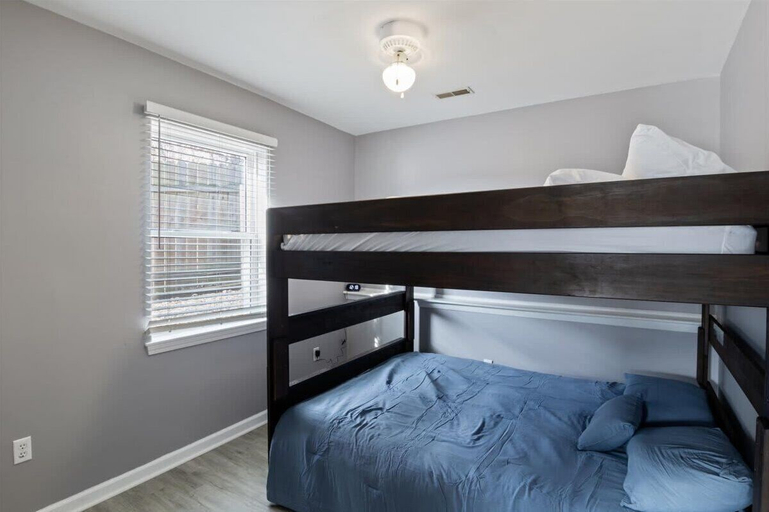 Room 2, Lakefront House Next to Camden On The Lake, Camden