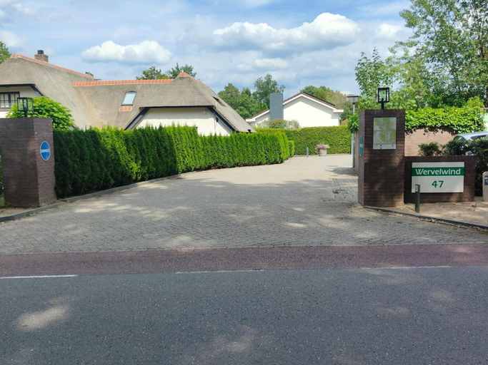 Others 3, Chalet With Balcony in Veluwe, Barneveld