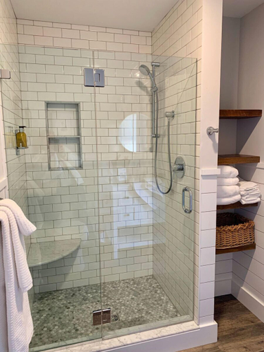 Bathroom 3, Harbor View Landing, New London