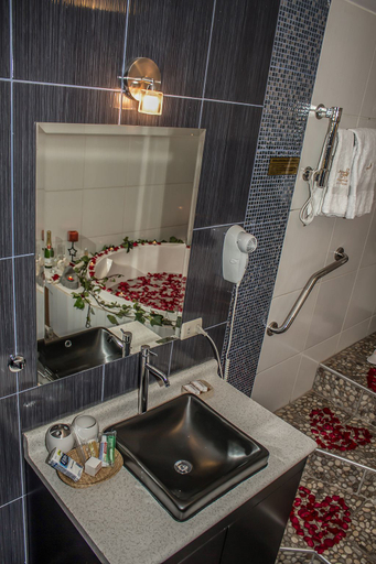Bathroom, Hotel Tikary, Arequipa