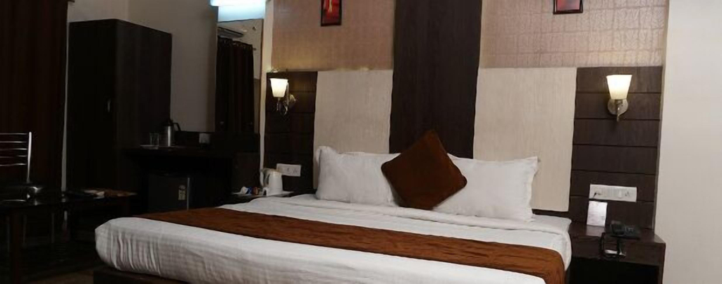 Others 3, Hotel Anushree, Jabalpur