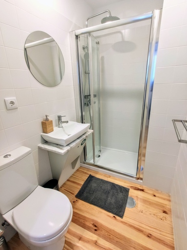 Bathroom 3, Bombarda Cinema Apartments, Porto