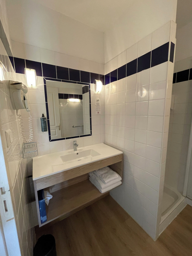 Bathroom 5, Hotel Le Mas Del Pechs, Dordogne