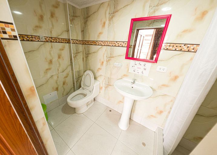 Bathroom 3, Libelula Hotel, Tambopata