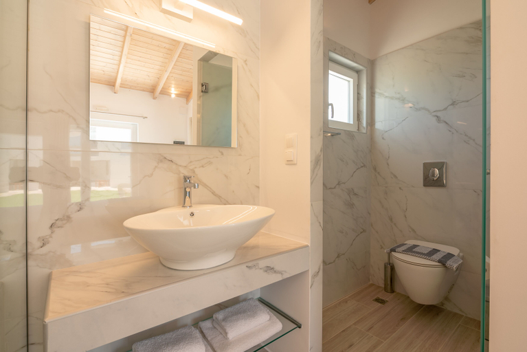 Bathroom 3, Gt Beach Hotel, Crete